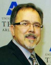 Dr. James Álvarez